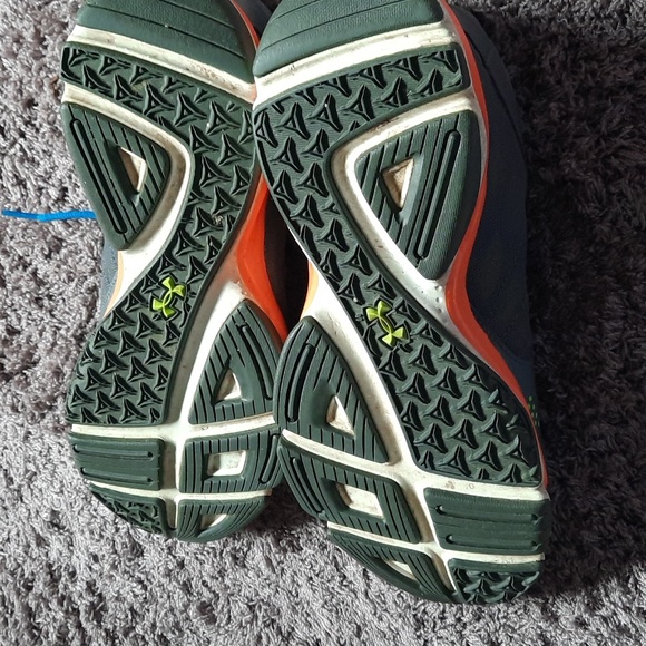 Under Armour shoes boys - Picture 3 of 6